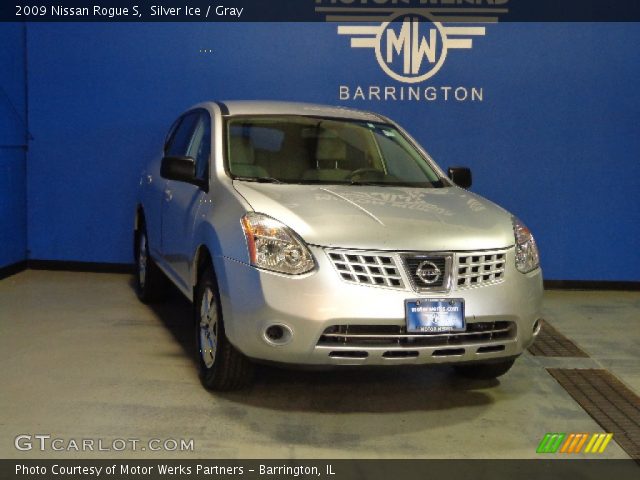 2009 Nissan Rogue S in Silver Ice