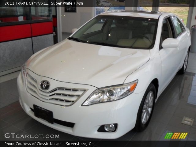 2011 Toyota Camry XLE in Super White