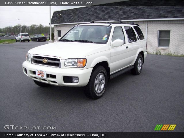 1999 Nissan Pathfinder LE 4x4 in Cloud White