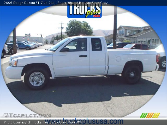 2006 Dodge Dakota ST Club Cab in Bright White