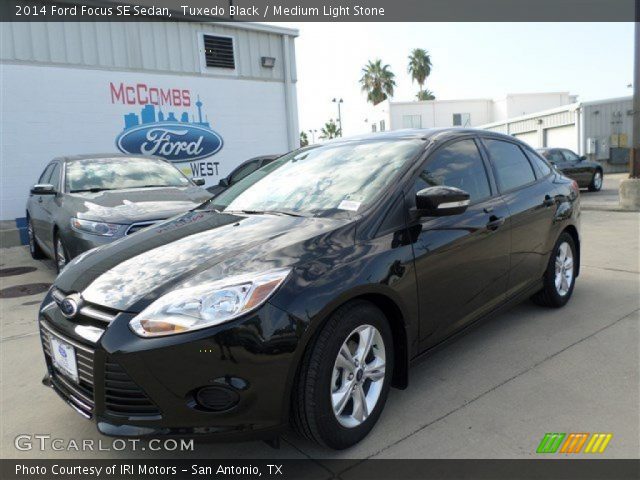 2014 Ford Focus SE Sedan in Tuxedo Black
