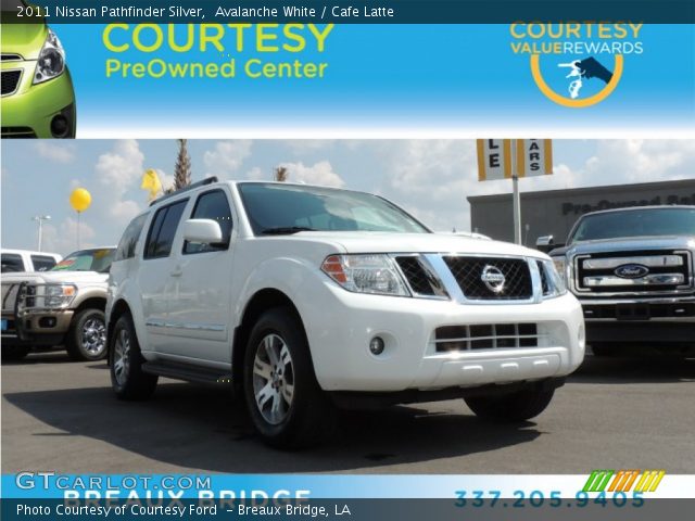 2011 Nissan Pathfinder Silver in Avalanche White