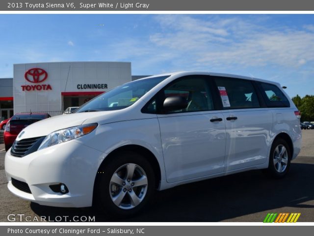 2013 Toyota Sienna V6 in Super White