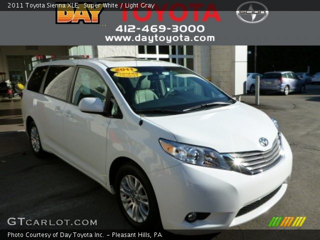 2011 Toyota Sienna XLE in Super White
