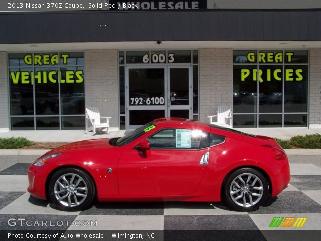 2013 Nissan 370Z Coupe in Solid Red