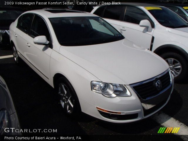 2009 Volkswagen Passat Komfort Sedan in Candy White