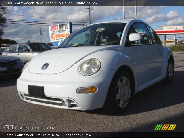 2000 Volkswagen New Beetle GLS Coupe in White