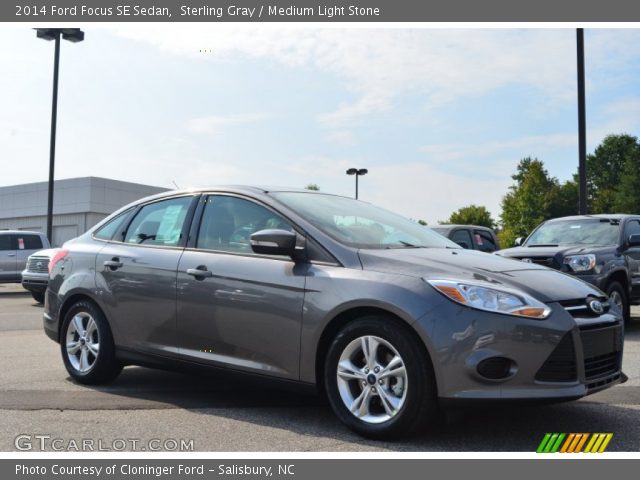 2014 Ford Focus SE Sedan in Sterling Gray