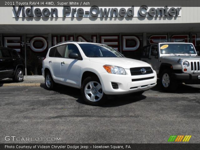 2011 Toyota RAV4 I4 4WD in Super White