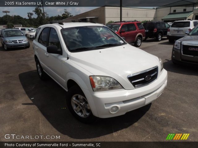 2005 Kia Sorento LX in Clear White