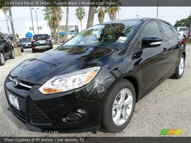 2014 Ford Focus SE Sedan in Tuxedo Black