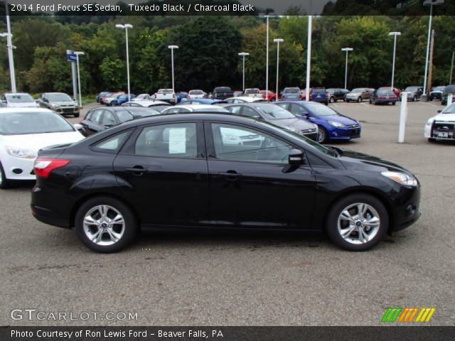 2014 Ford Focus SE Sedan in Tuxedo Black