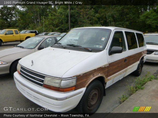 1993 Plymouth Grand Voyager SE in Bright White