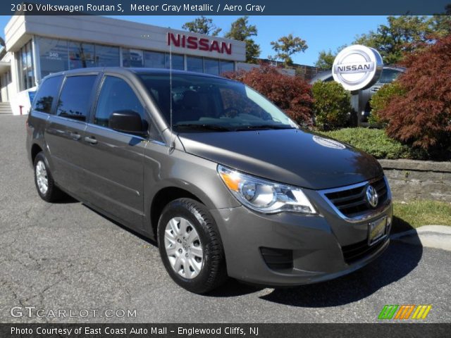 2010 Volkswagen Routan S in Meteor Gray Metallic