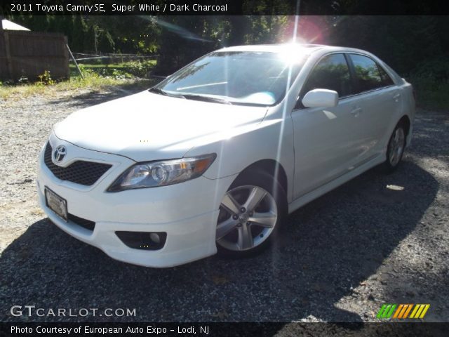 2011 Toyota Camry SE in Super White