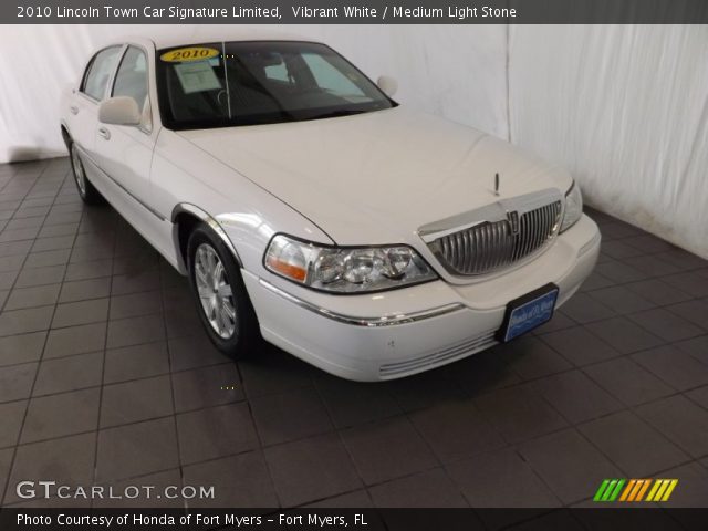 2010 Lincoln Town Car Signature Limited in Vibrant White