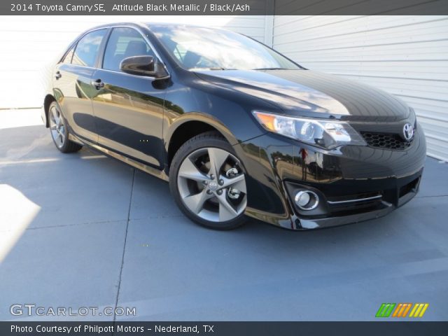 2014 Toyota Camry SE in Attitude Black Metallic