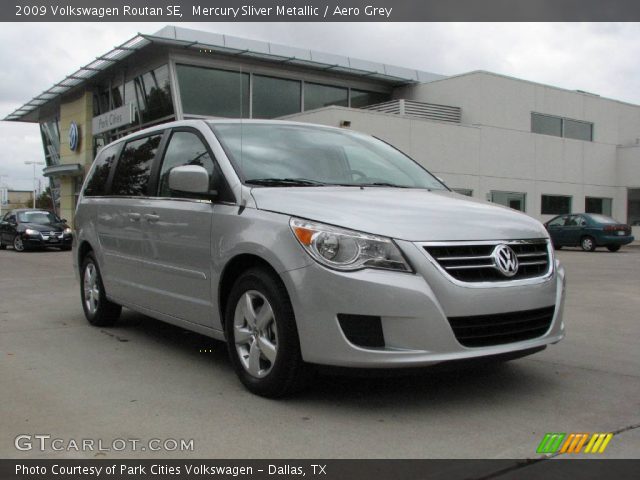 2009 Volkswagen Routan SE in Mercury Sliver Metallic