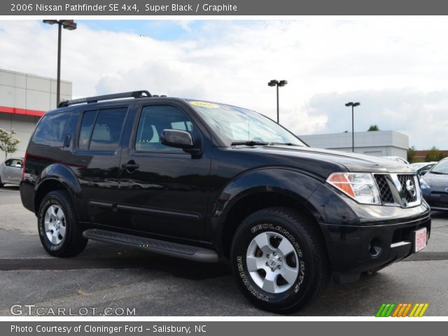 2006 Nissan Pathfinder SE 4x4 in Super Black