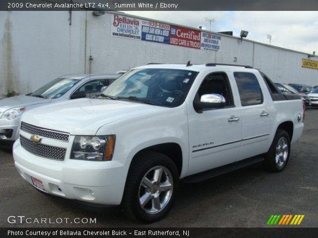 2009 Chevrolet Avalanche LTZ 4x4 in Summit White
