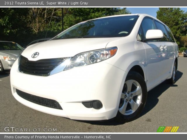 2012 Toyota Sienna LE in Super White