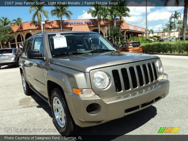 2007 Jeep Patriot Sport in Light Khaki Metallic