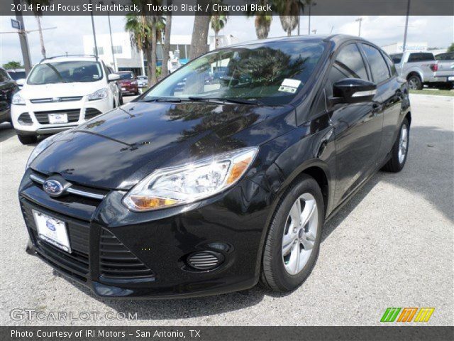 2014 Ford Focus SE Hatchback in Tuxedo Black