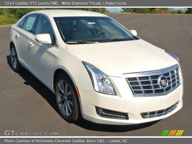 2014 Cadillac XTS Luxury FWD in White Diamond Tricoat