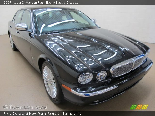 2007 Jaguar XJ Vanden Plas in Ebony Black