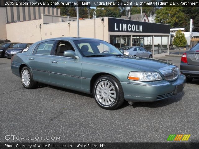2005 Lincoln Town Car Signature Limited in Light Tundra Metallic