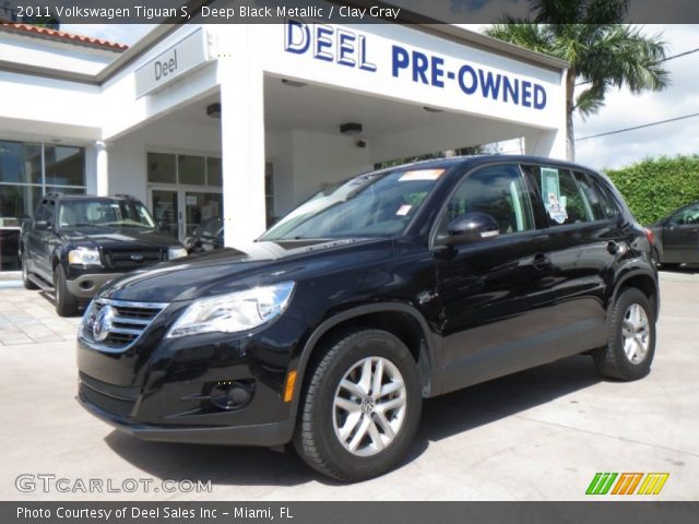 2011 Volkswagen Tiguan S in Deep Black Metallic