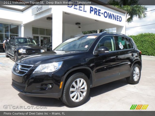 2011 Volkswagen Tiguan SE in Deep Black Metallic