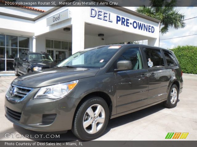 2010 Volkswagen Routan SE in Meteor Gray Metallic