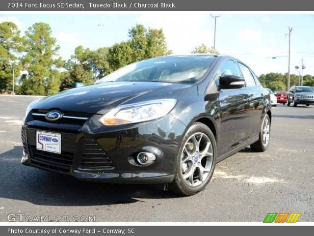2014 Ford Focus SE Sedan in Tuxedo Black