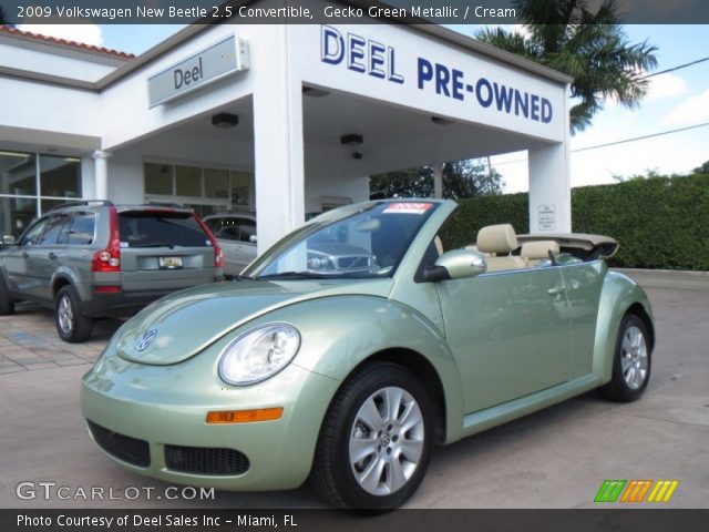2009 Volkswagen New Beetle 2.5 Convertible in Gecko Green Metallic