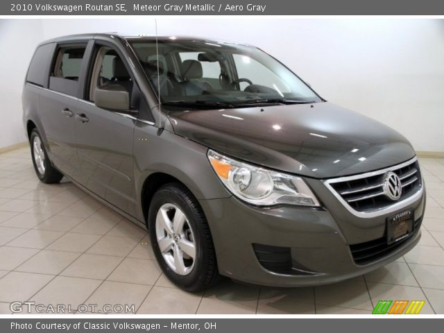 2010 Volkswagen Routan SE in Meteor Gray Metallic