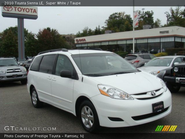 2010 Toyota Sienna LE in Super White