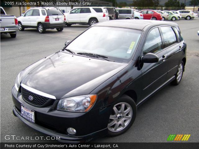 2005 Kia Spectra 5 Wagon in Ebony Black