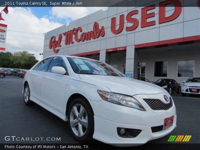 2011 Toyota Camry SE in Super White
