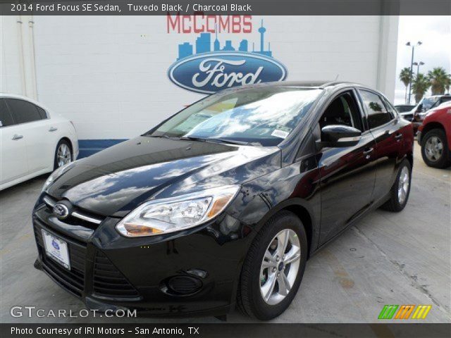 2014 Ford Focus SE Sedan in Tuxedo Black