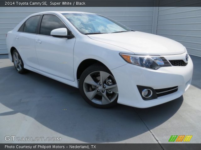 2014 Toyota Camry SE in Super White