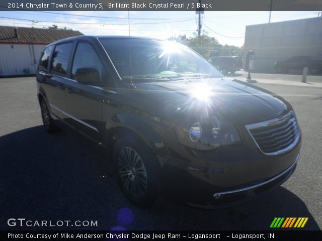 2014 Chrysler Town & Country S in Brilliant Black Crystal Pearl