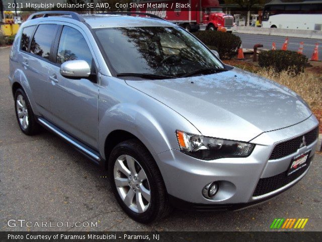 2011 Mitsubishi Outlander SE AWD in Cool Silver Metallic