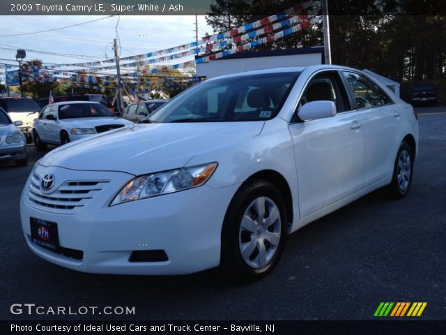 2009 Toyota Camry LE in Super White