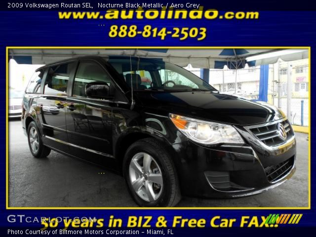 2009 Volkswagen Routan SEL in Nocturne Black Metallic