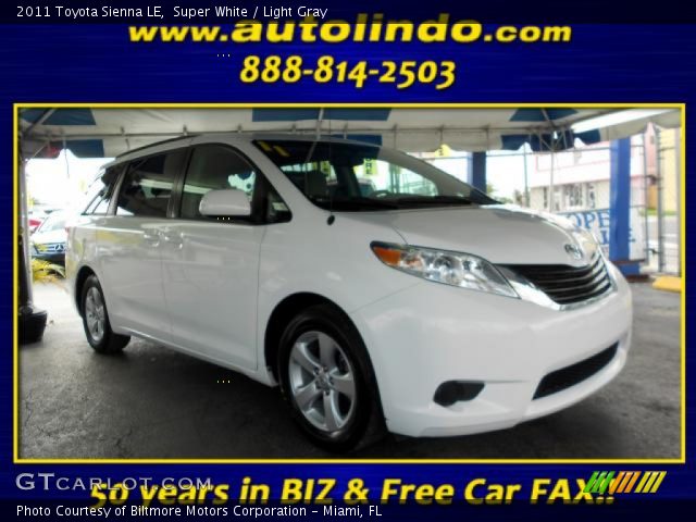 2011 Toyota Sienna LE in Super White