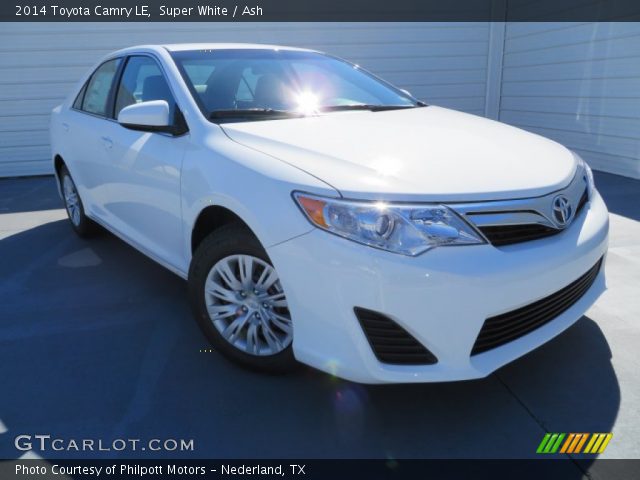 2014 Toyota Camry LE in Super White