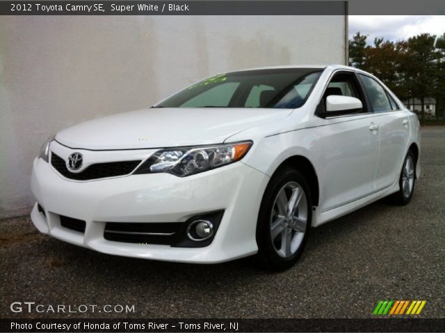 2012 Toyota Camry SE in Super White