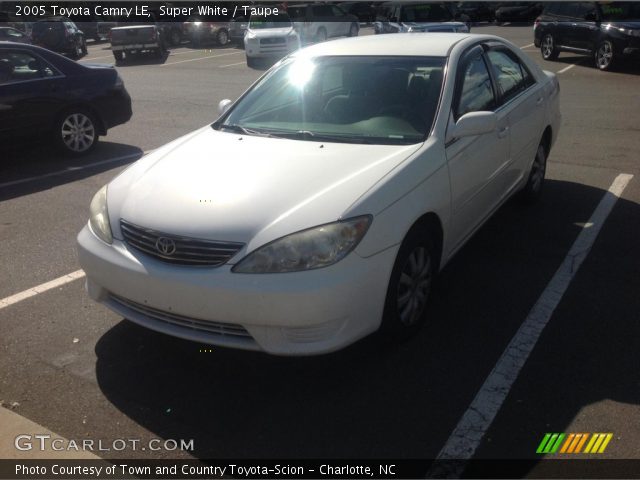 2005 Toyota Camry LE in Super White