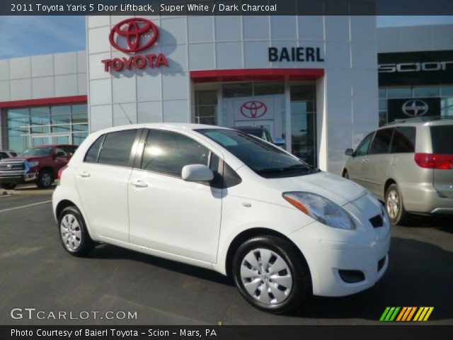 2011 Toyota Yaris 5 Door Liftback in Super White
